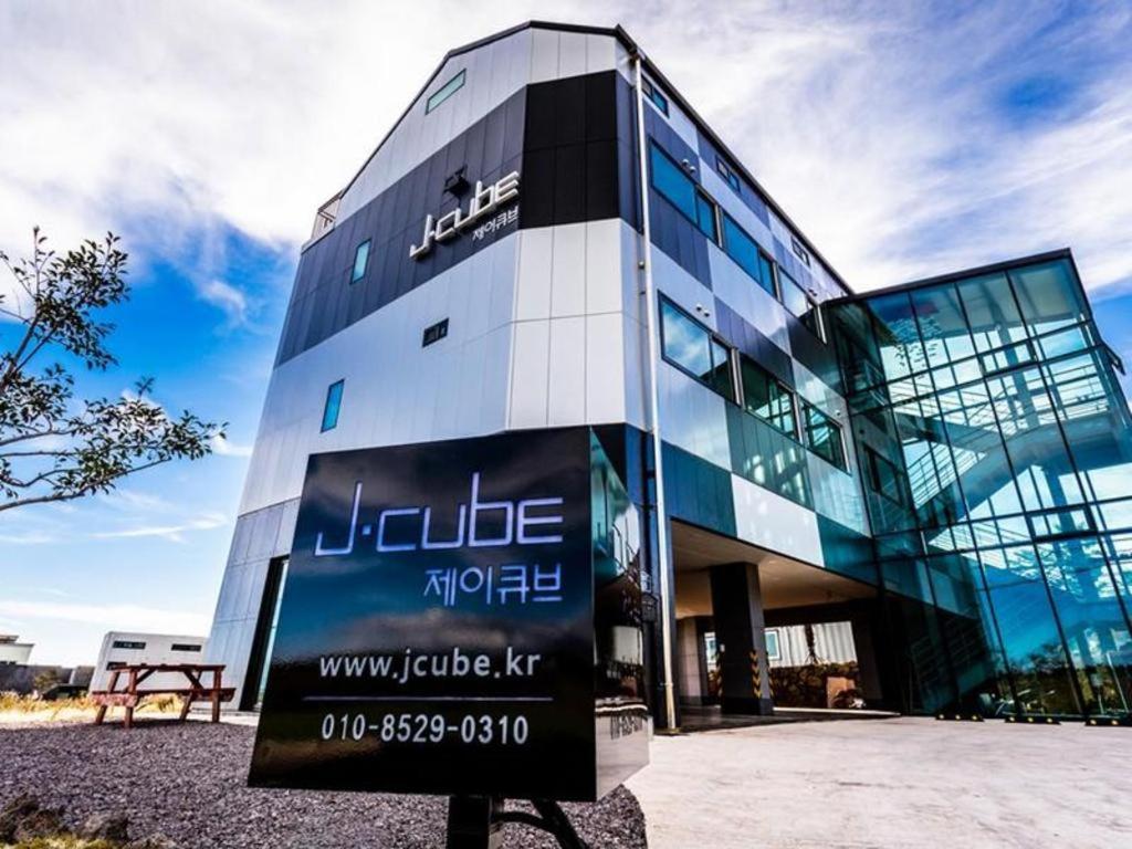 J Cube Pension