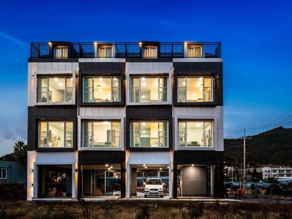J Cube Pension