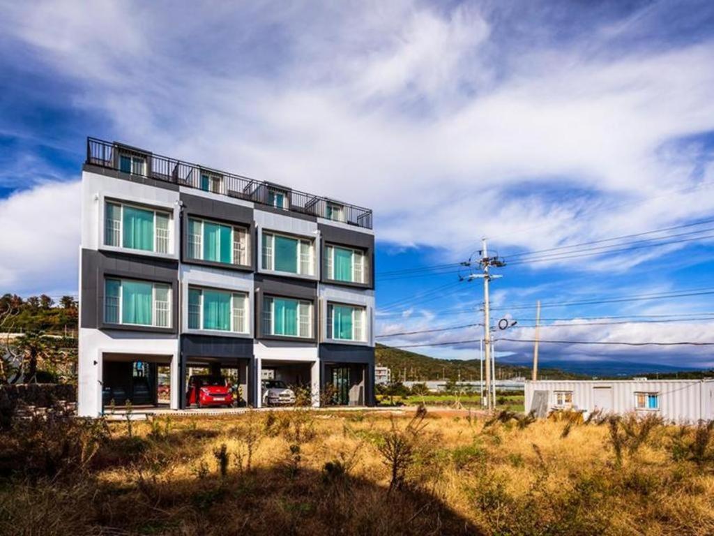 J Cube Pension