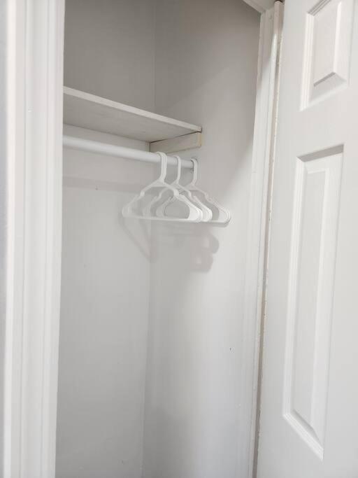 Two-Bedroom Home 25 min to NYC free parking-UNIT-2