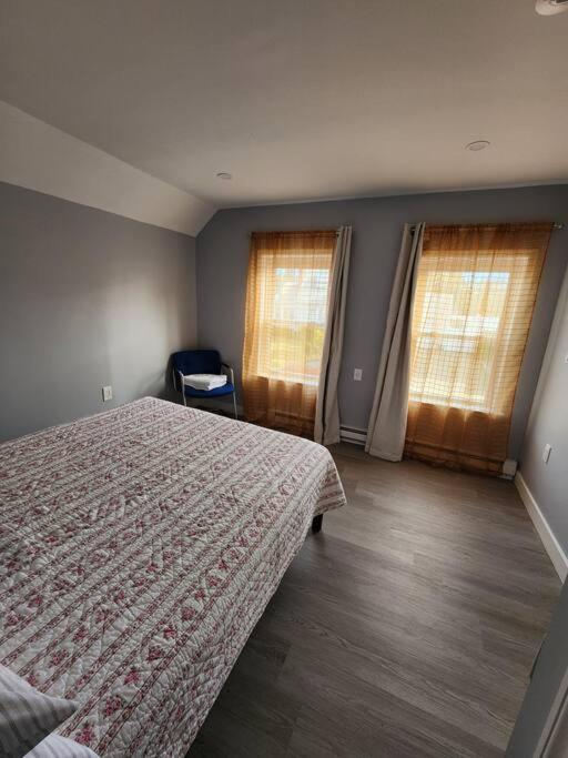 Two-Bedroom Home 25 min to NYC free parking-UNIT-2