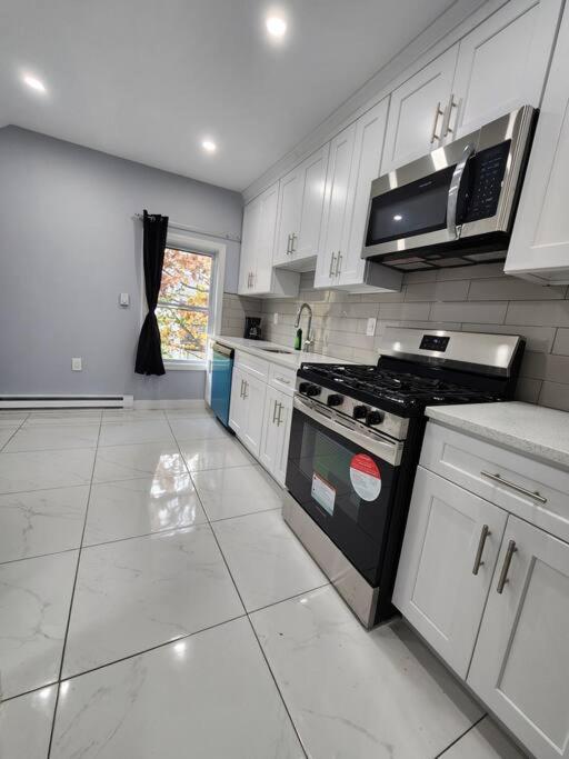 Two-Bedroom Home 25 min to NYC free parking-UNIT-2