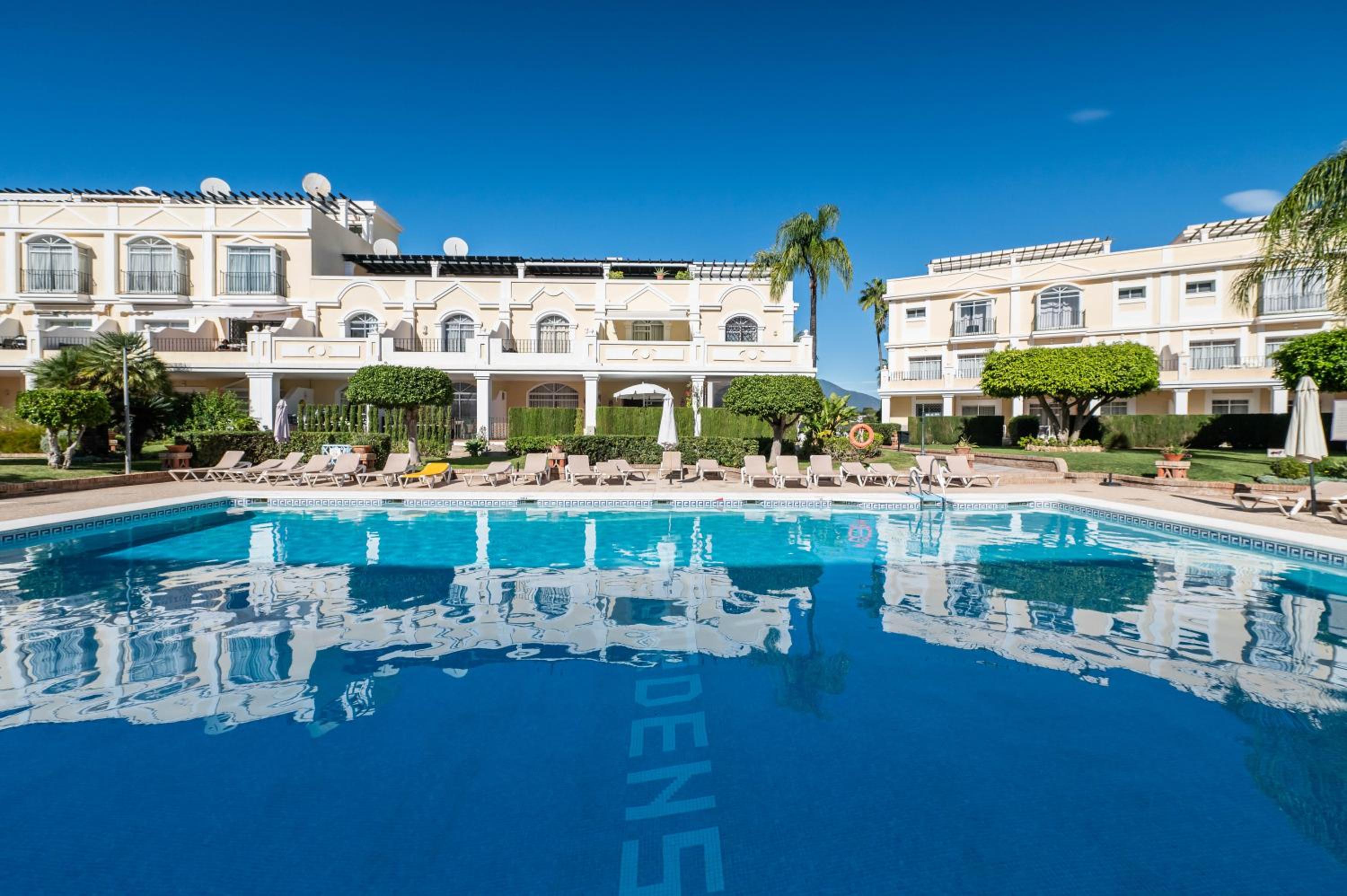 Calma House Aloha Gardens Marbella by VPS