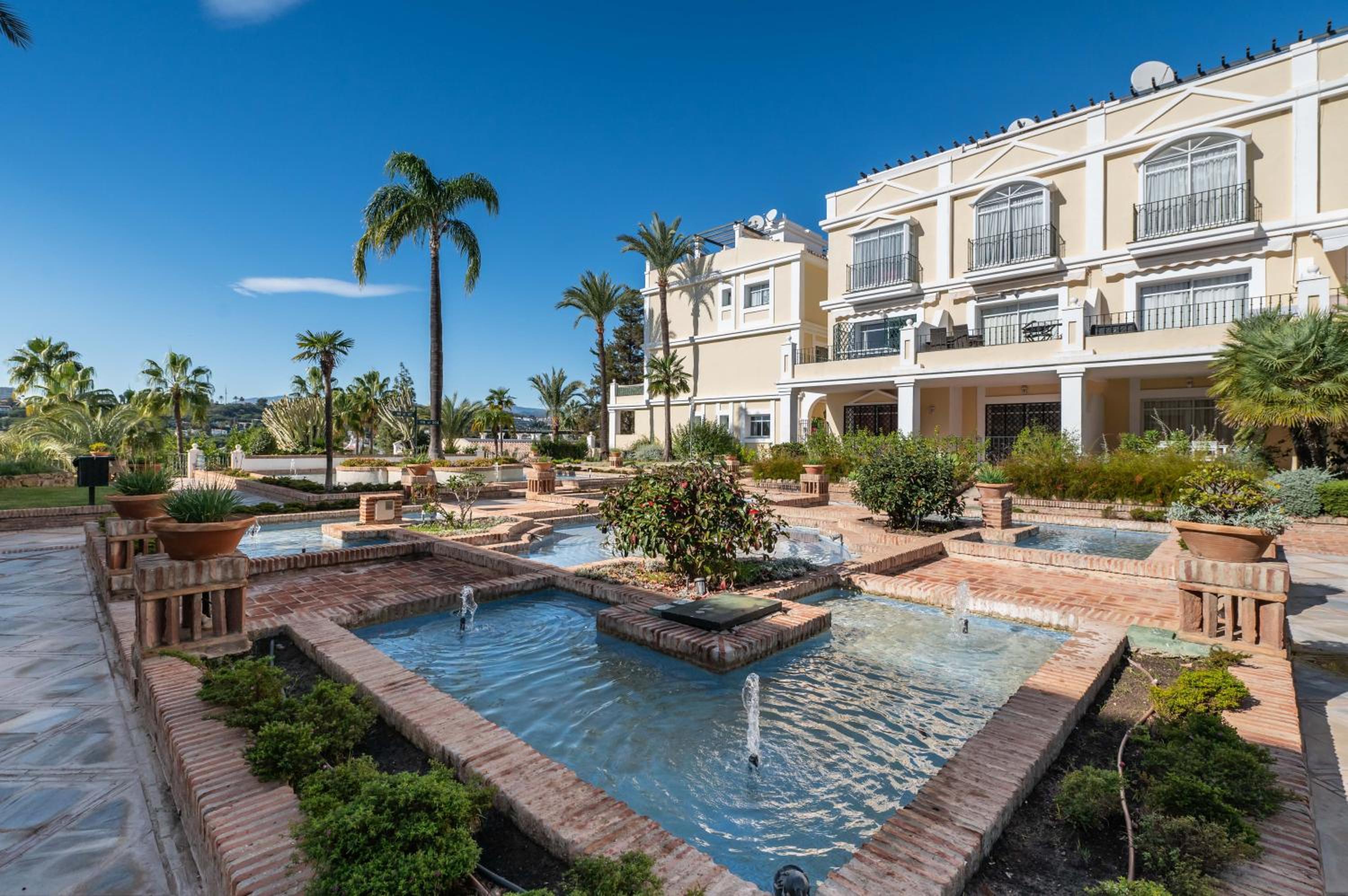 Calma House Aloha Gardens Marbella by VPS