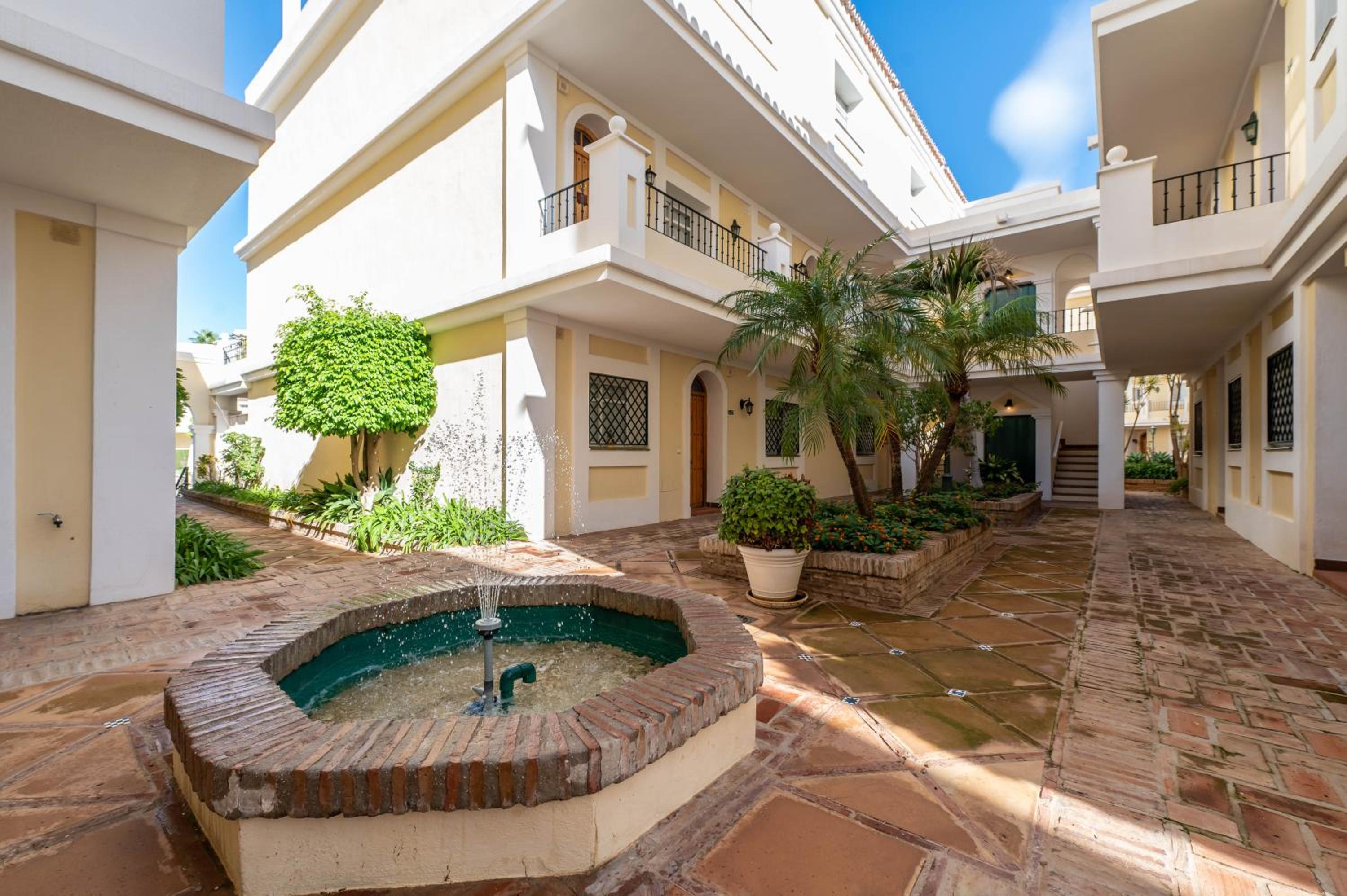 Calma House Aloha Gardens Marbella by VPS
