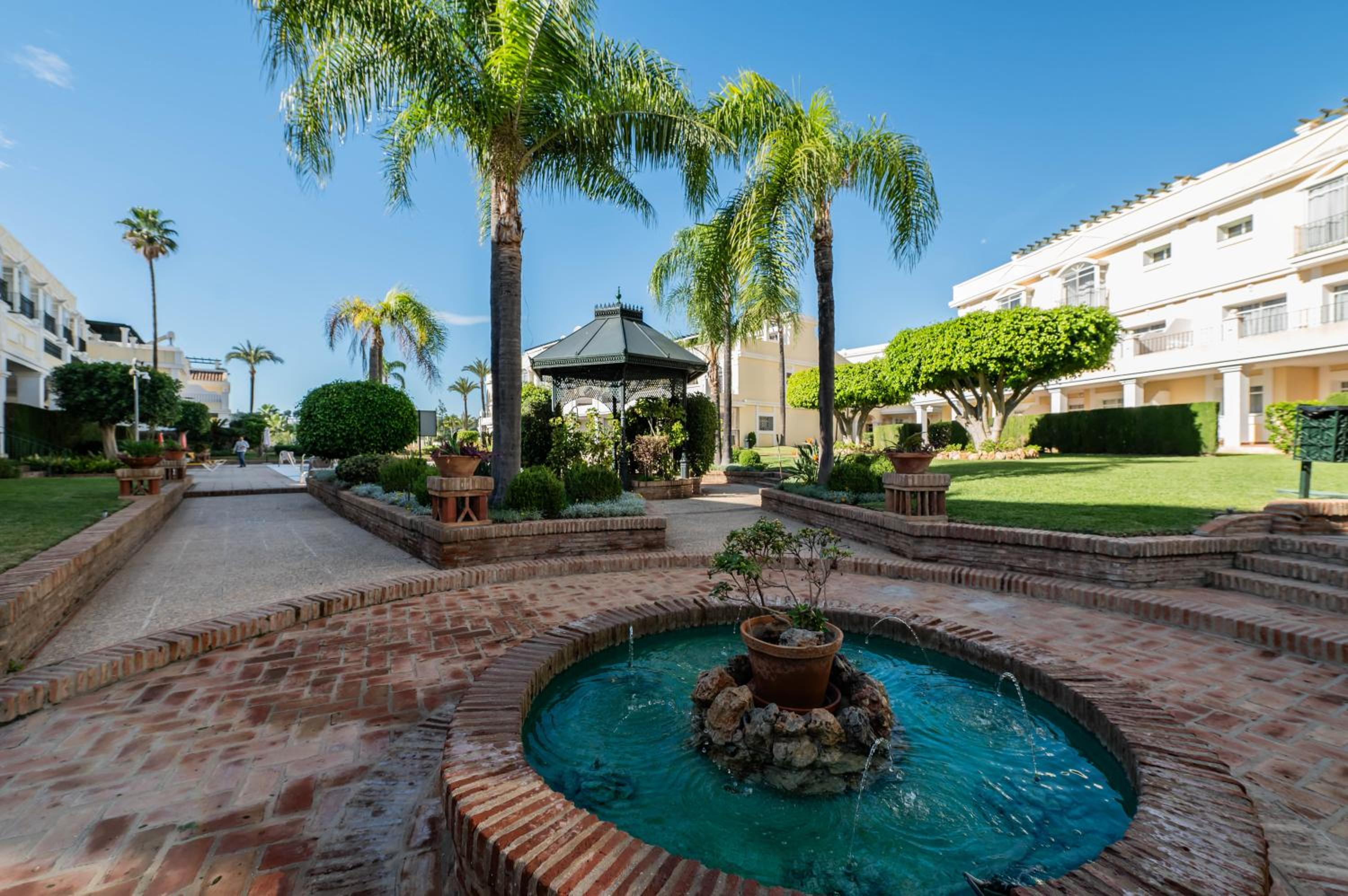 Calma House Aloha Gardens Marbella by VPS