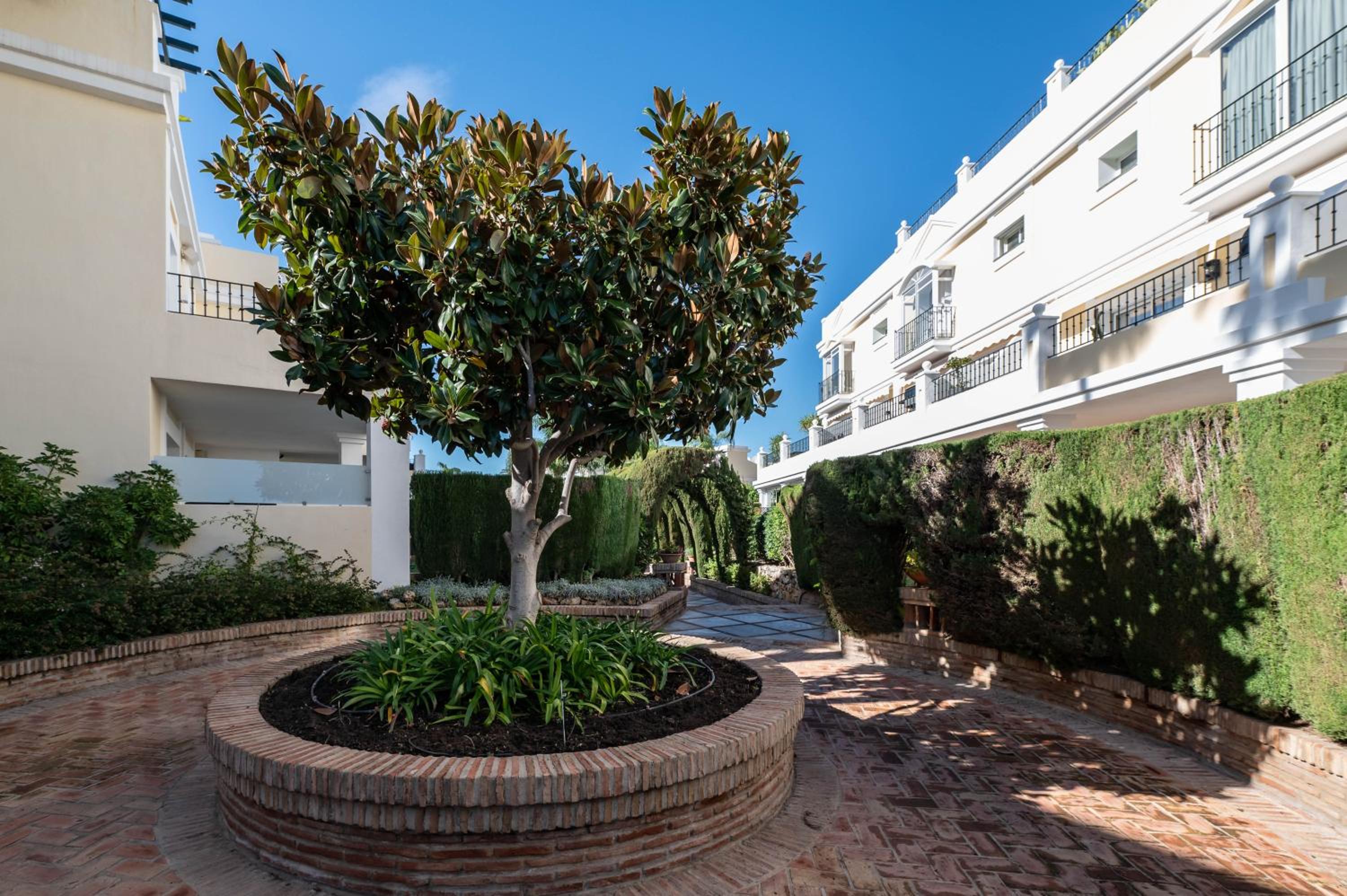 Calma House Aloha Gardens Marbella by VPS