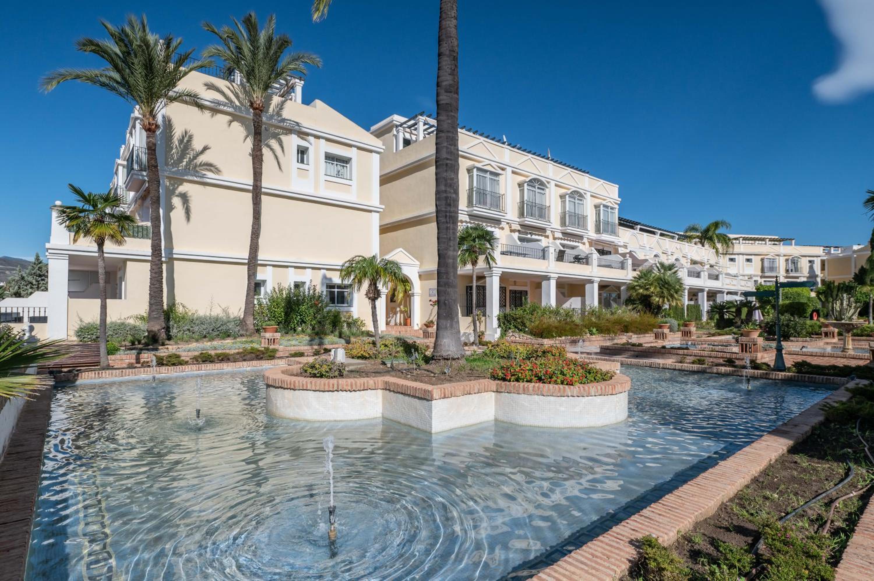 Calma House Aloha Gardens Marbella by VPS