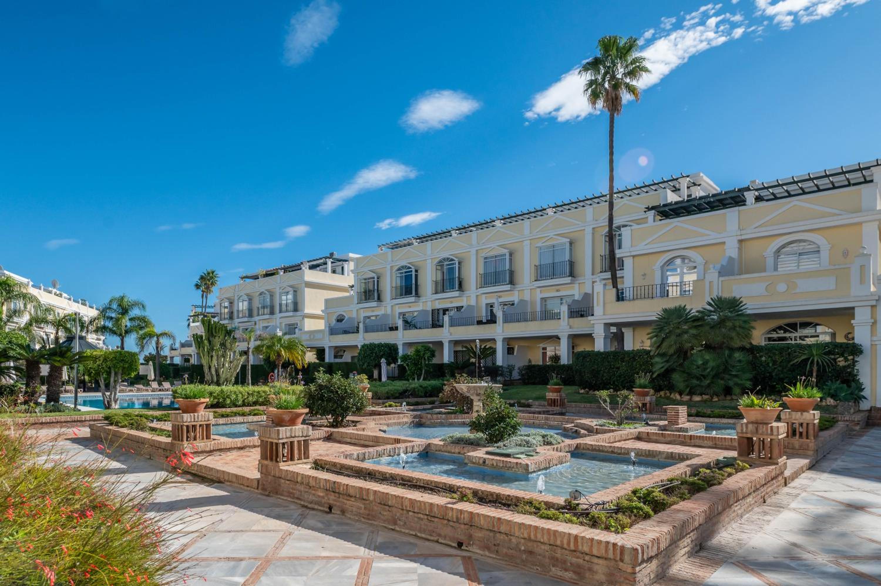 Calma House Aloha Gardens Marbella by VPS