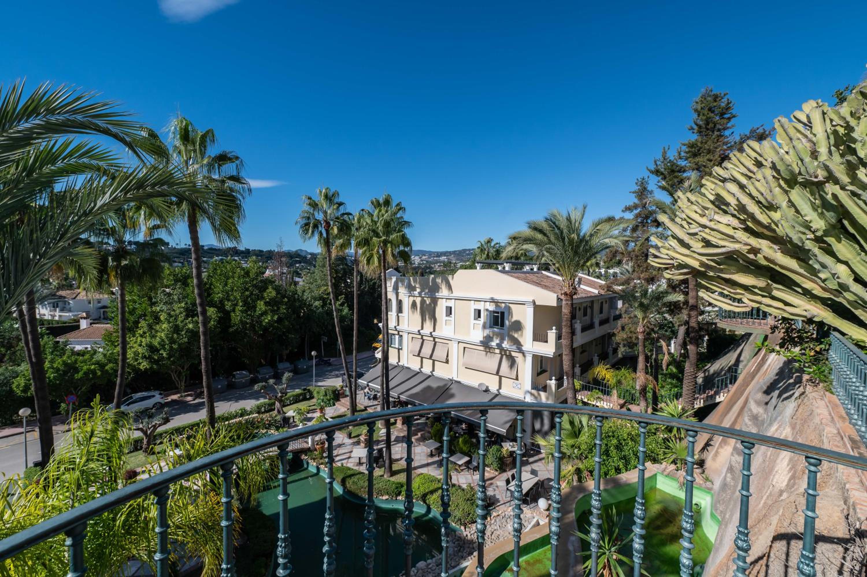 Calma House Aloha Gardens Marbella by VPS
