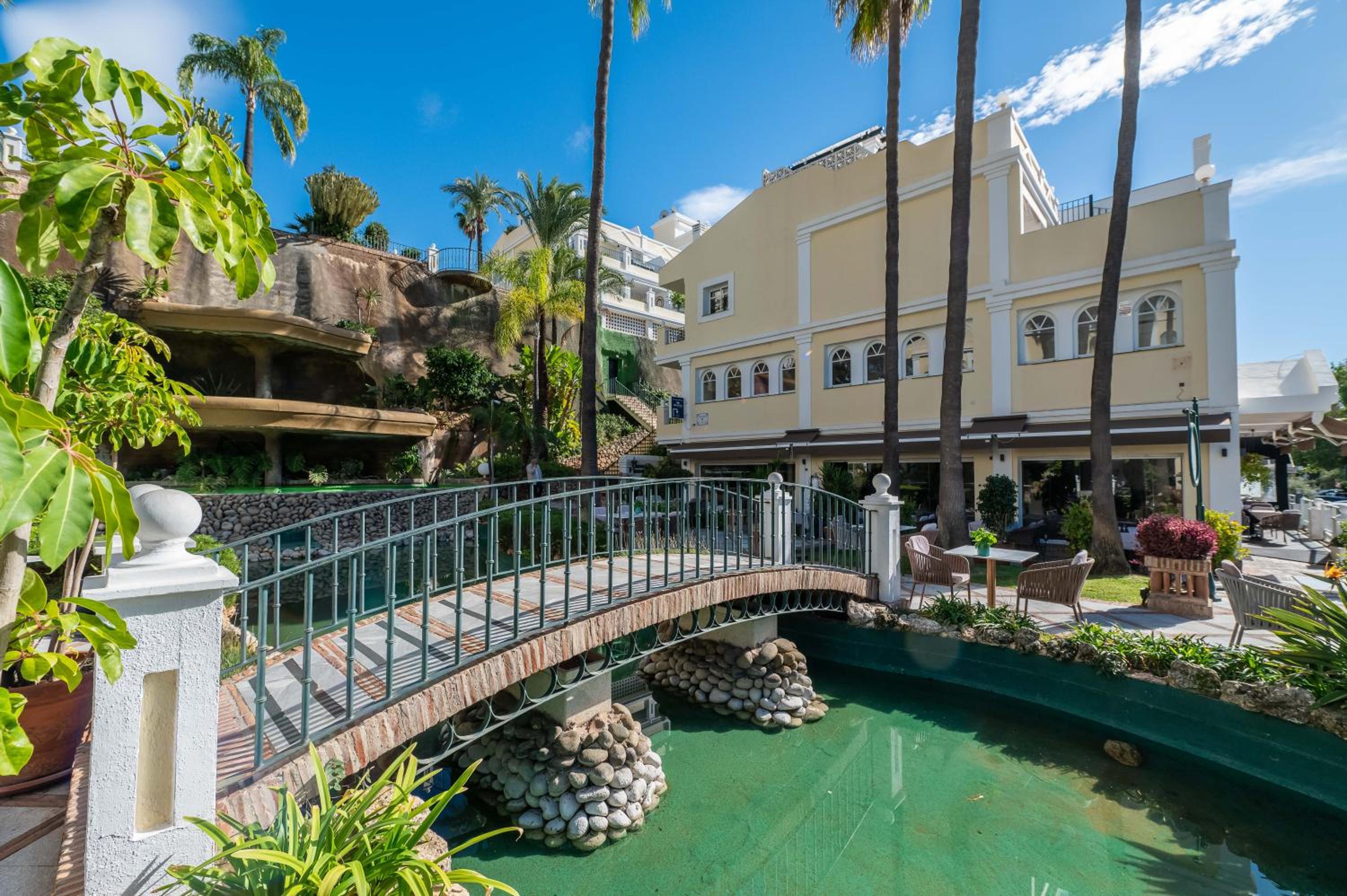 Calma House Aloha Gardens Marbella by VPS