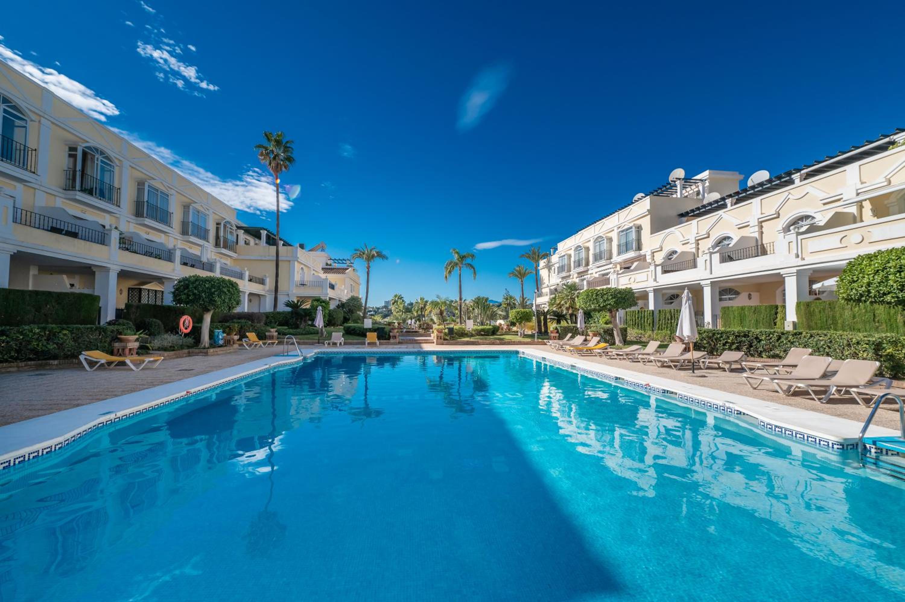 Calma House Aloha Gardens Marbella by VPS