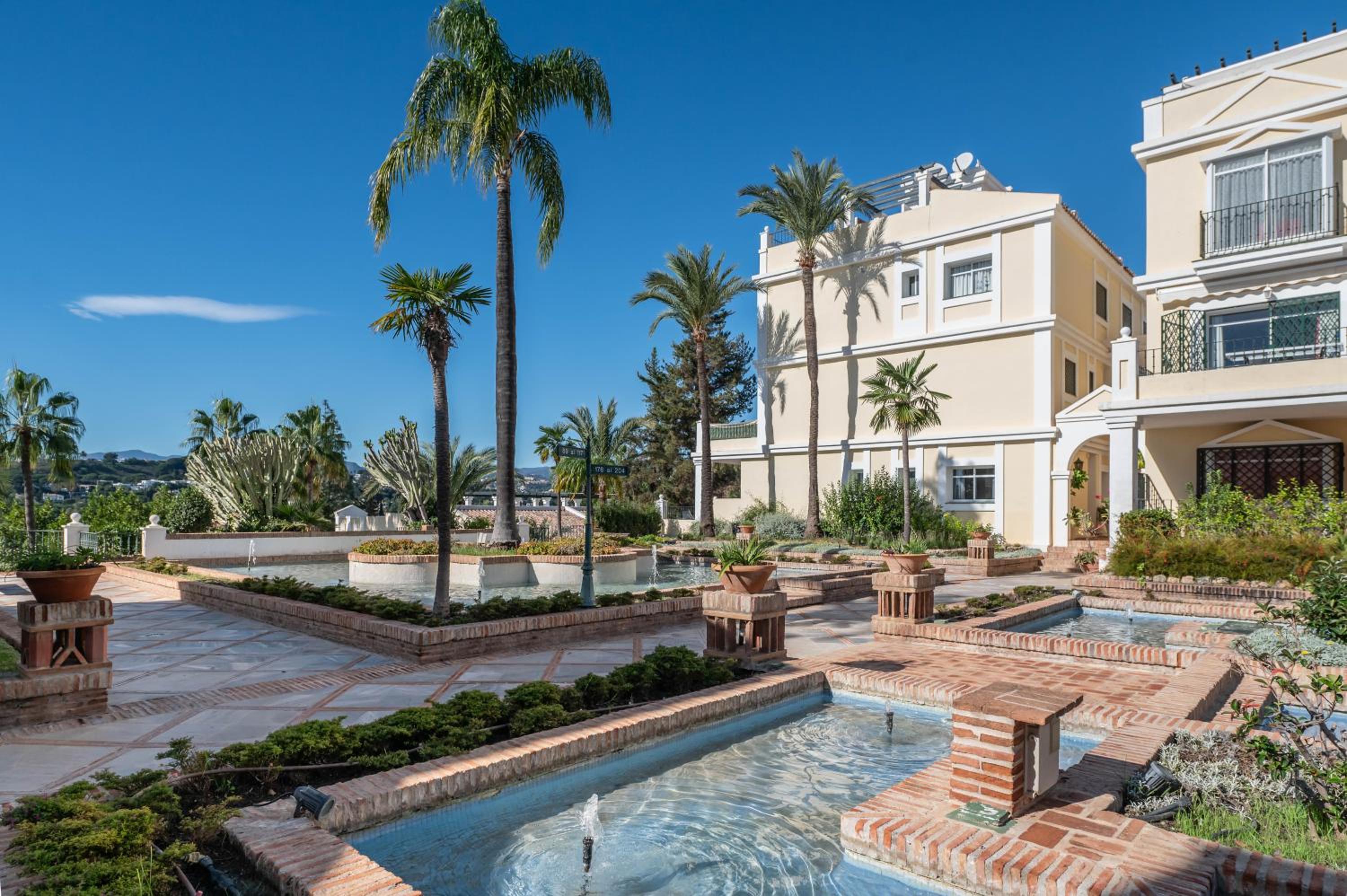 Calma House Aloha Gardens Marbella by VPS