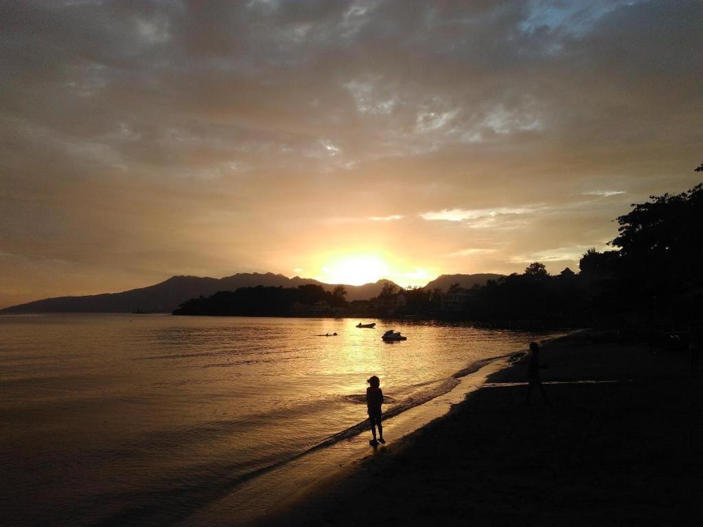 Mangos Beachfront Resort view 4