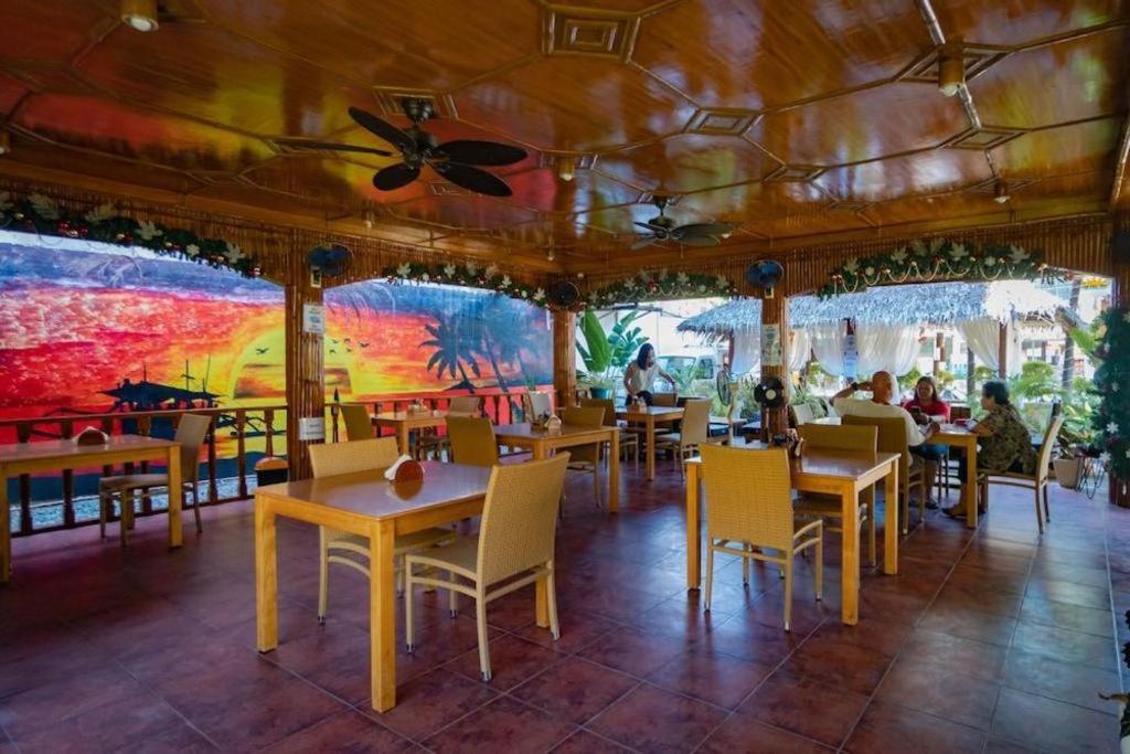 Coucou Bar Hotel and Restaurant