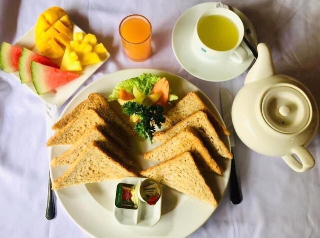Coucou Bar Hotel and Restaurant