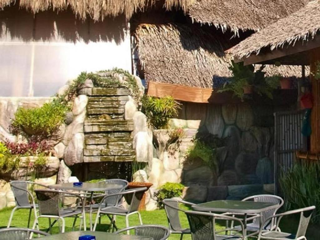 Coucou Bar Hotel and Restaurant