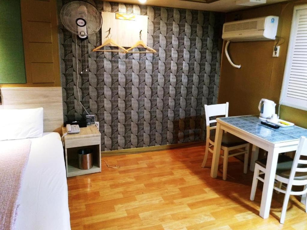 Umbrella Motel