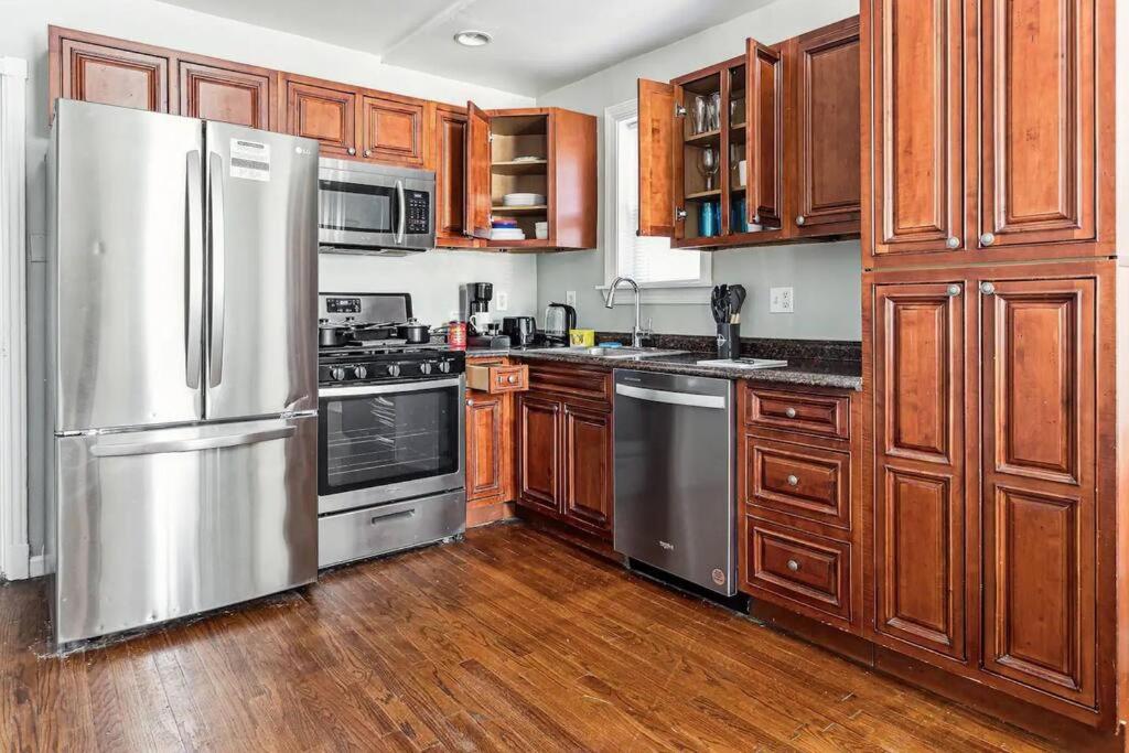 Feel Good Home, Kingbed, Free parking, Backyard view 3