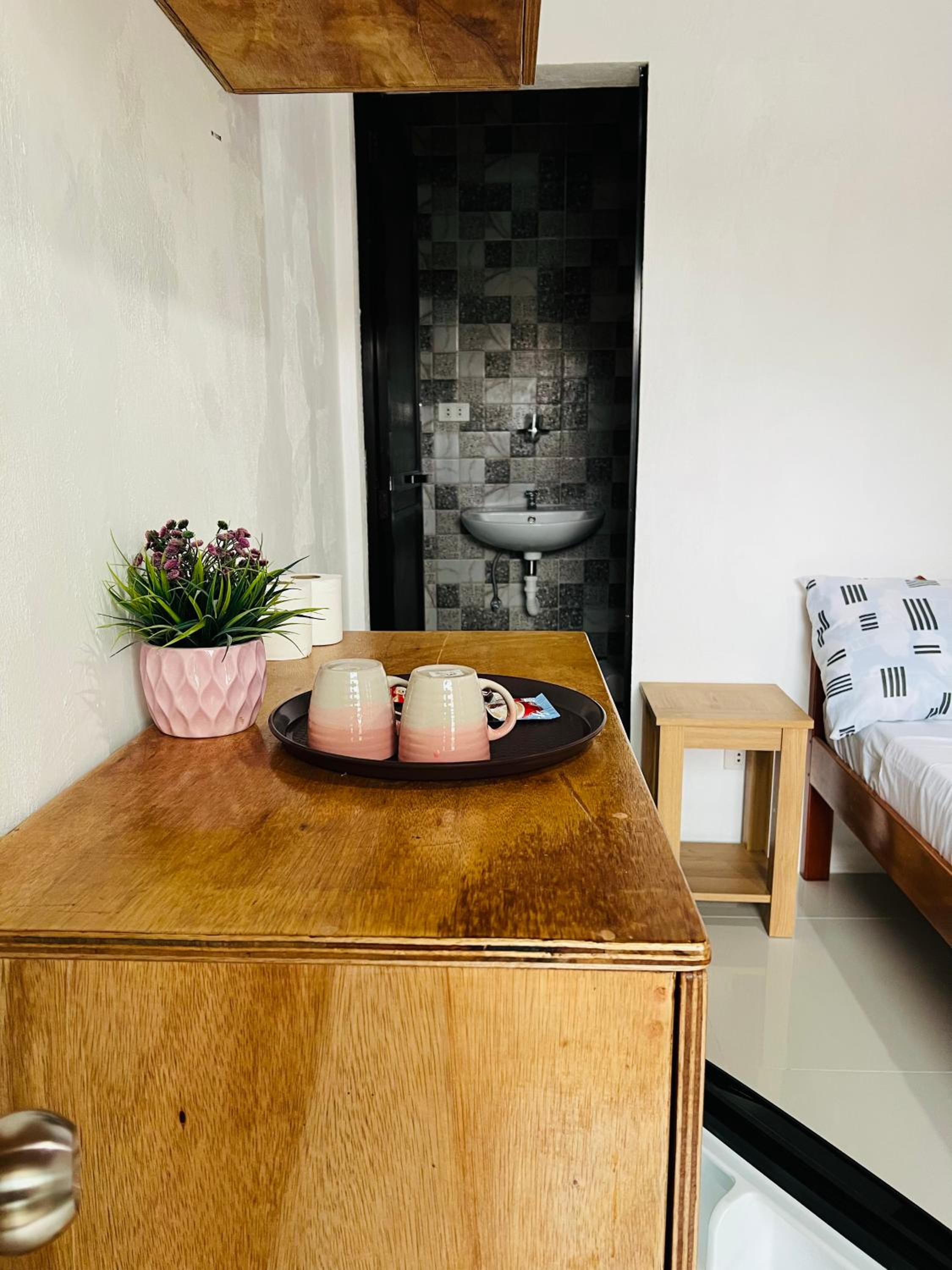 GJES HOSTEL and GUESTHOUSE