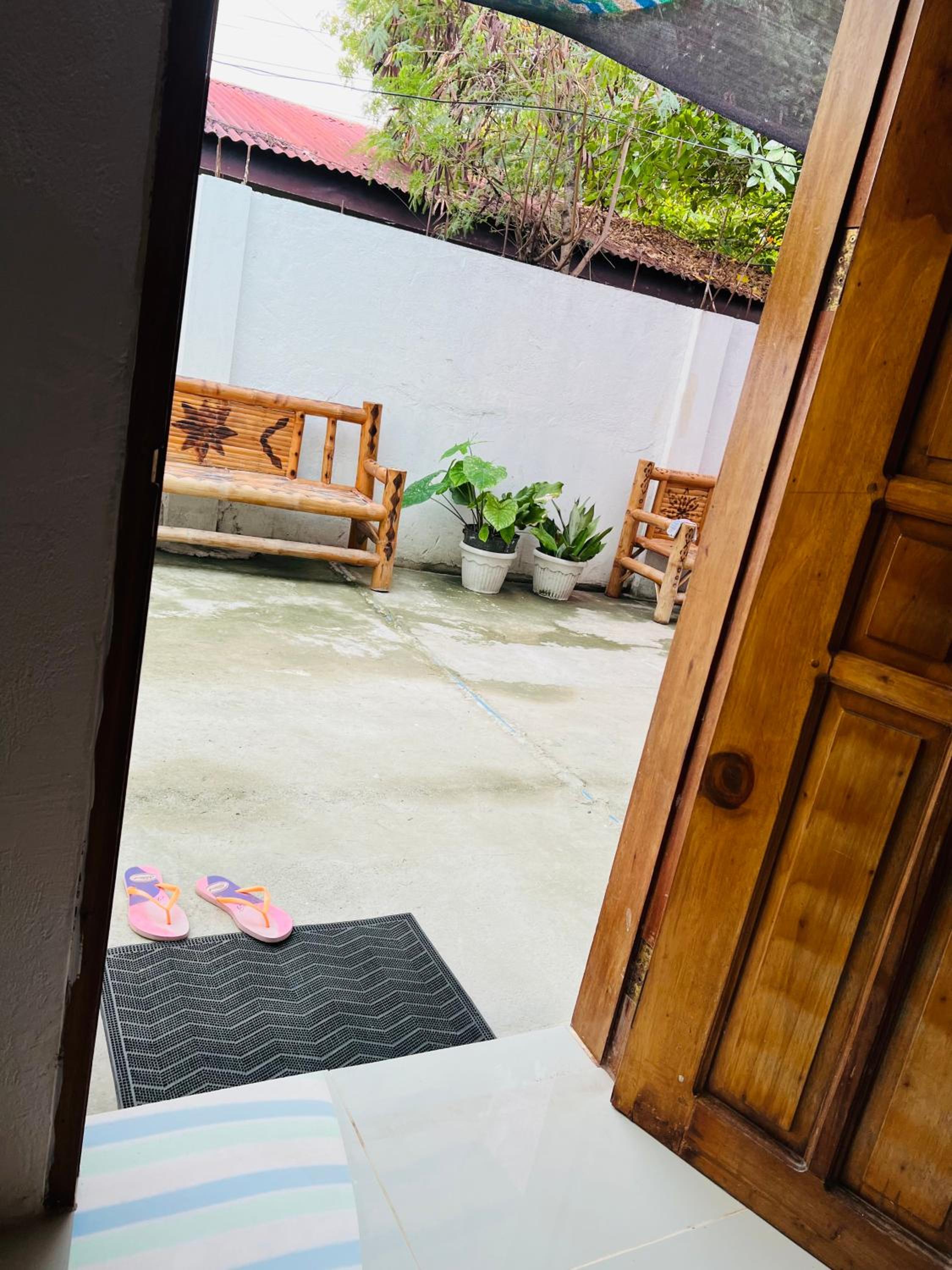 GJES HOSTEL and GUESTHOUSE