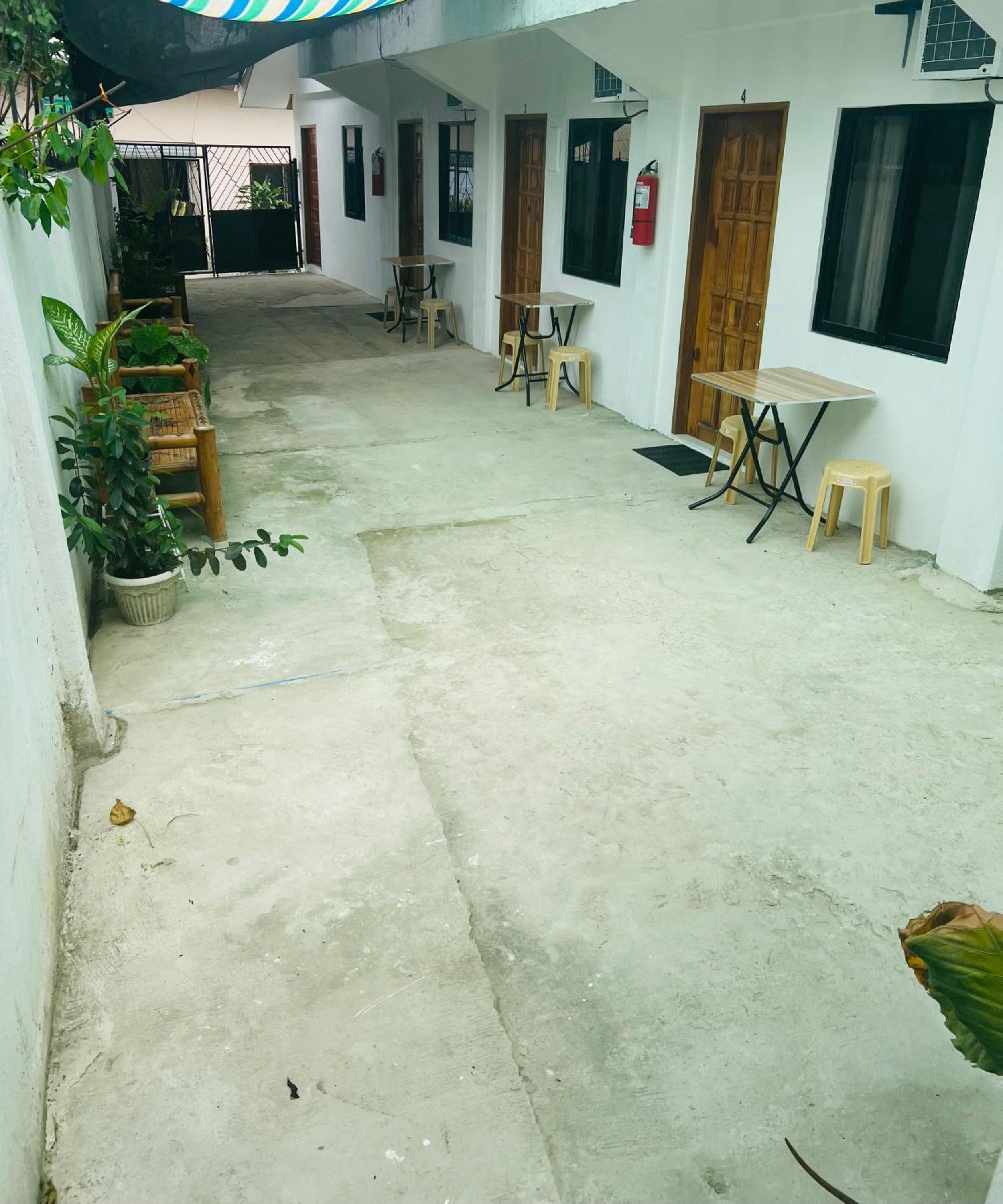 GJES HOSTEL and GUESTHOUSE