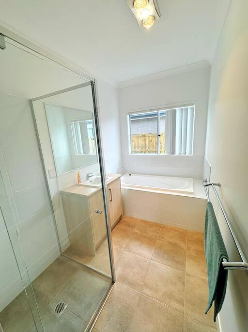 Brand New Fantastic Luxury 5 bedroom Home