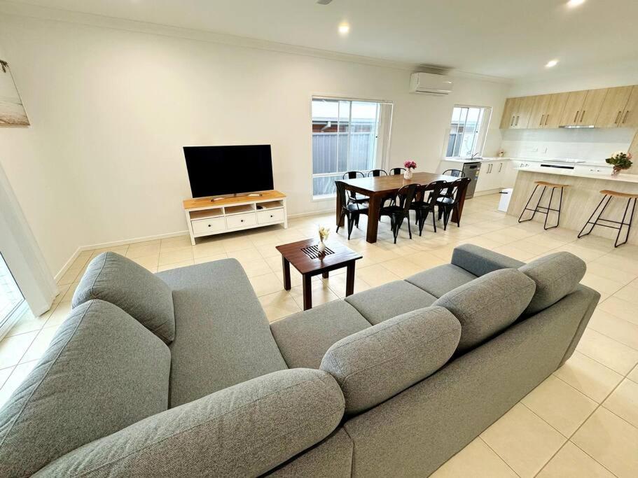 Brand New Fantastic Luxury 5 bedroom Home