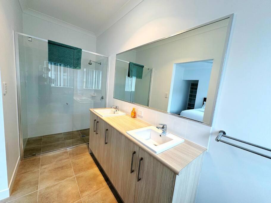 Brand New Fantastic Luxury 5 bedroom Home