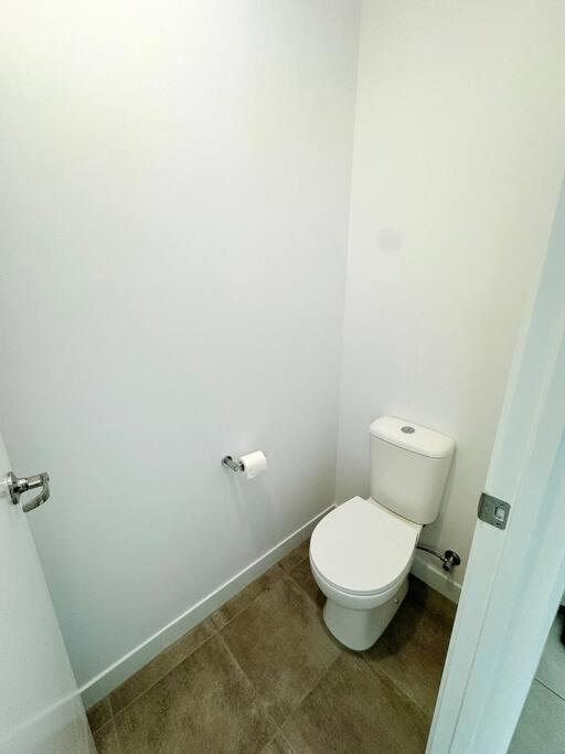 Brand New Fantastic Luxury 5 bedroom Home