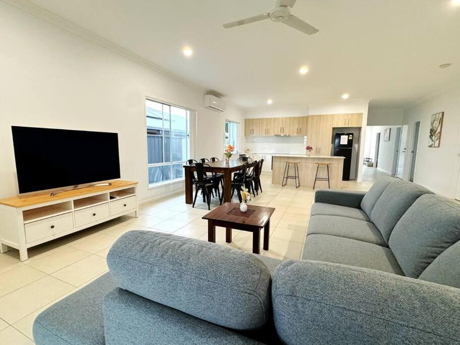 Brand New Fantastic Luxury 5 bedroom Home