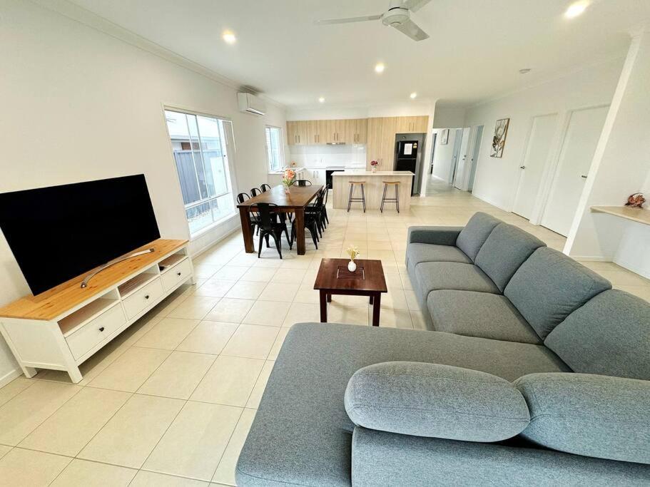 Brand New Fantastic Luxury 5 bedroom Home