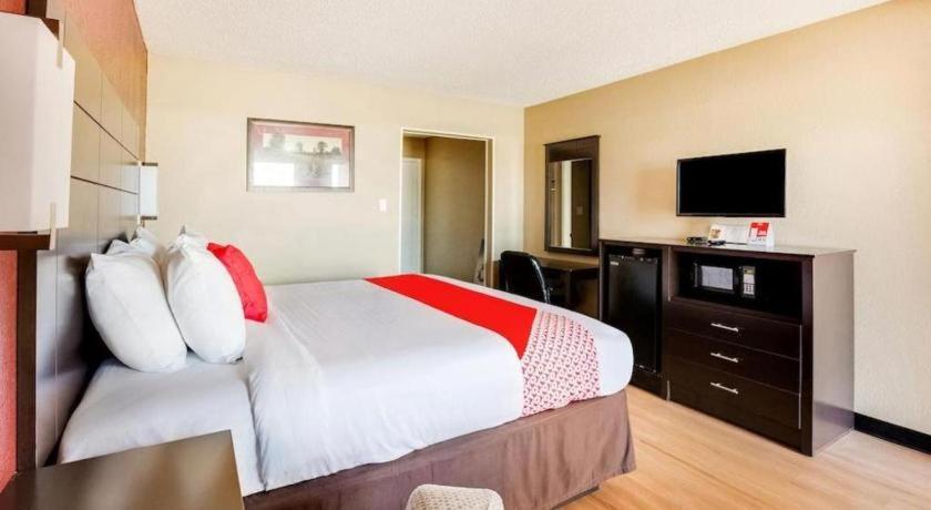 OYO Hotel Tyler Northwest Mineola Hwy view 3