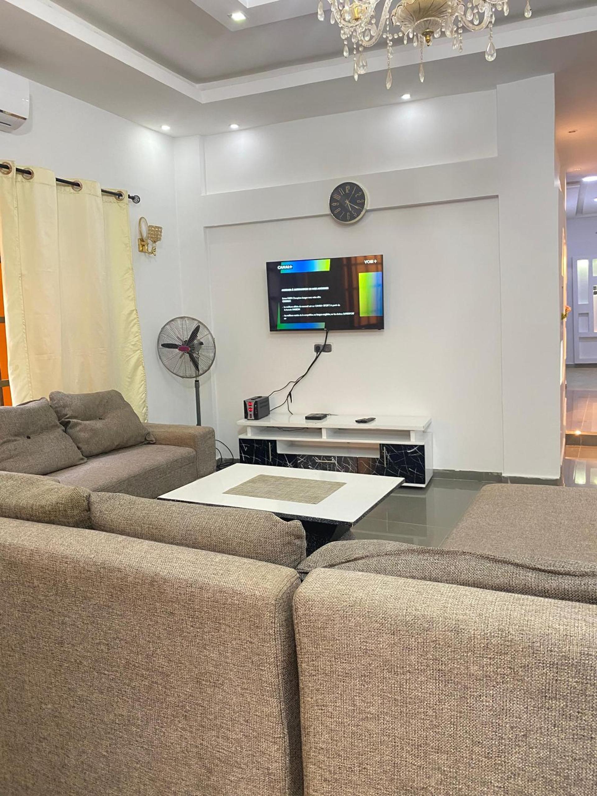 deux chambres et salon chez 198 à Porto Novo