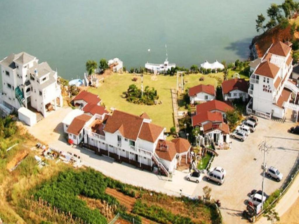 Human Valley Pension