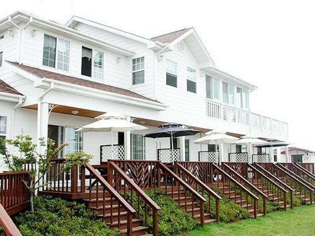 Human Valley Pension