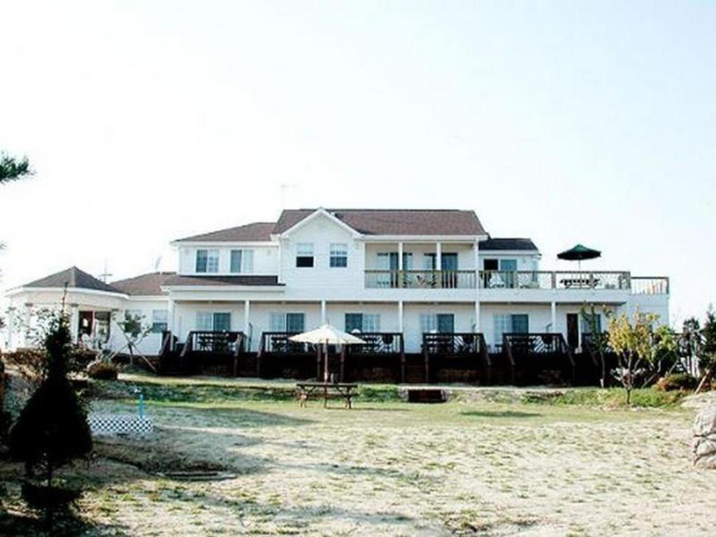 Human Valley Pension