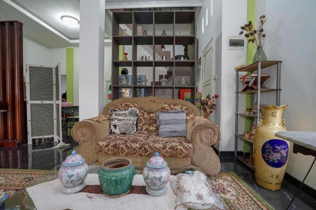 OYO 2036 Afifah Homestay Syariah view 3