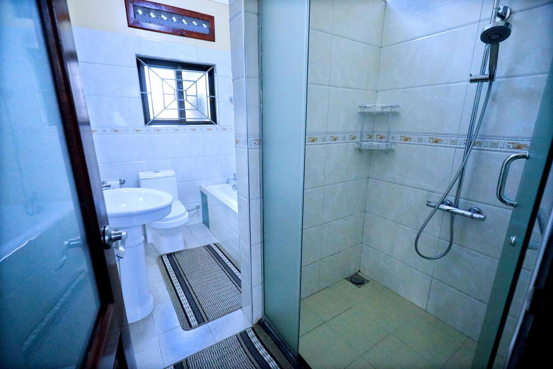The Residence at Lunyo view 3