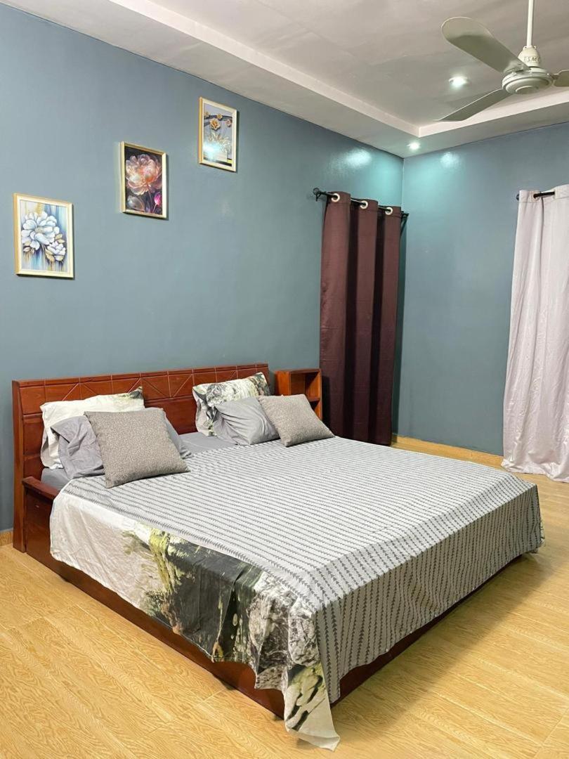 trois chambres et salon avec balcon à Porto Novo