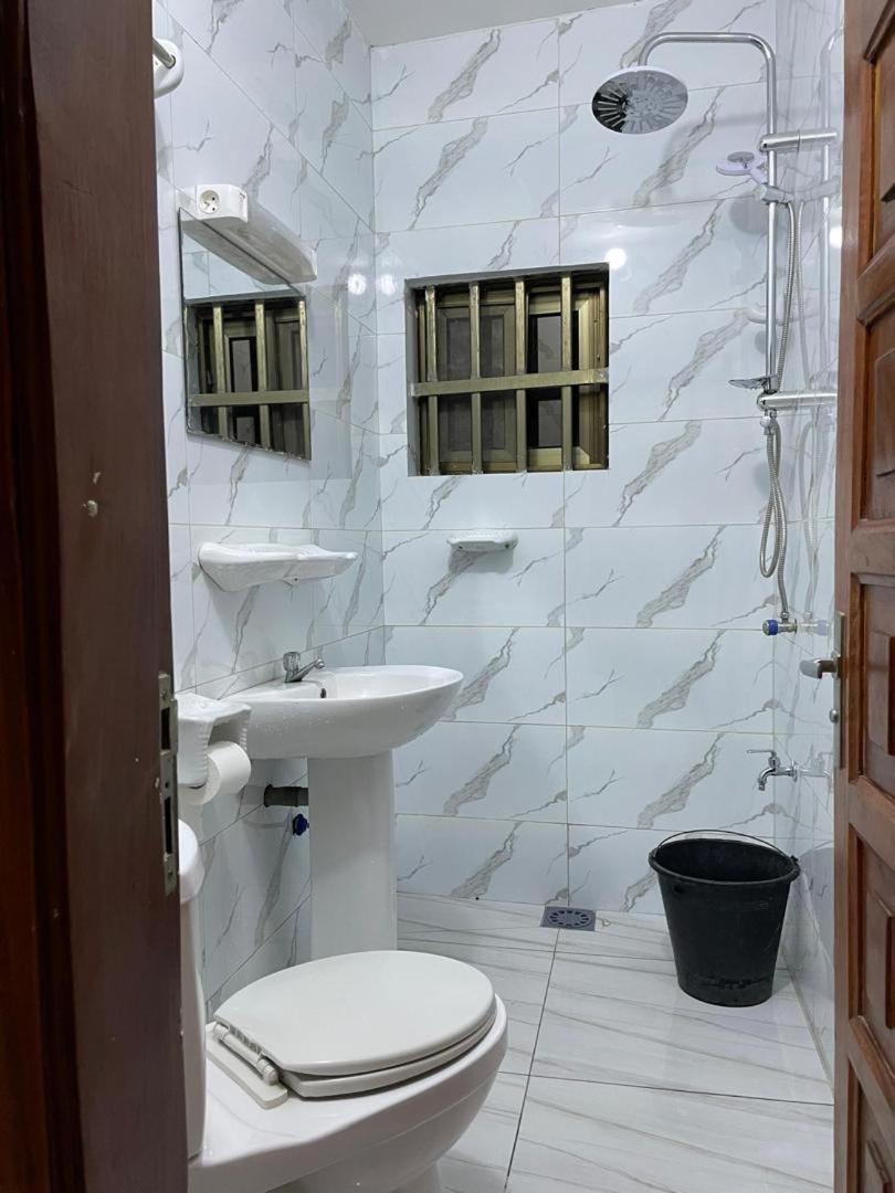 trois chambres et salon avec balcon à Porto Novo