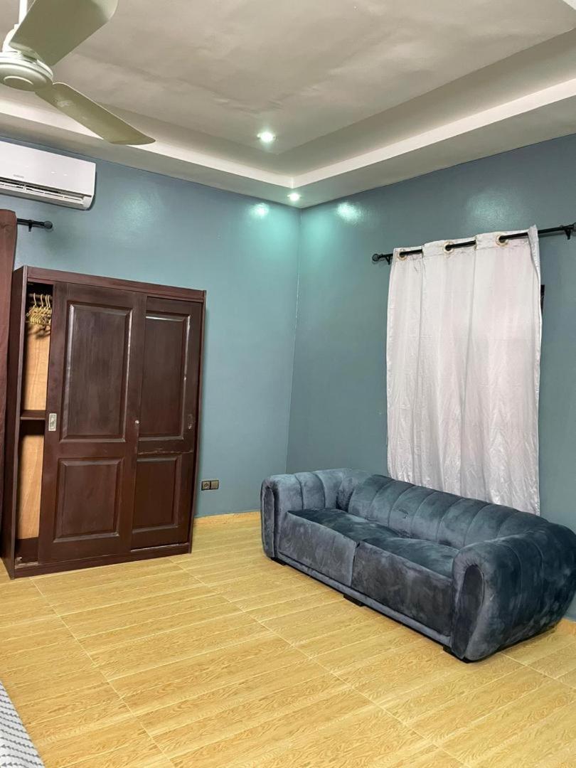 trois chambres et salon avec balcon à Porto Novo