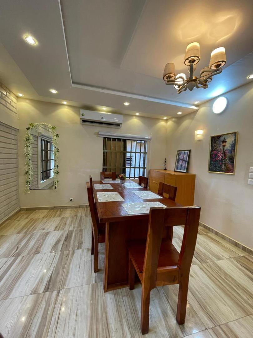 trois chambres et salon avec balcon à Porto Novo