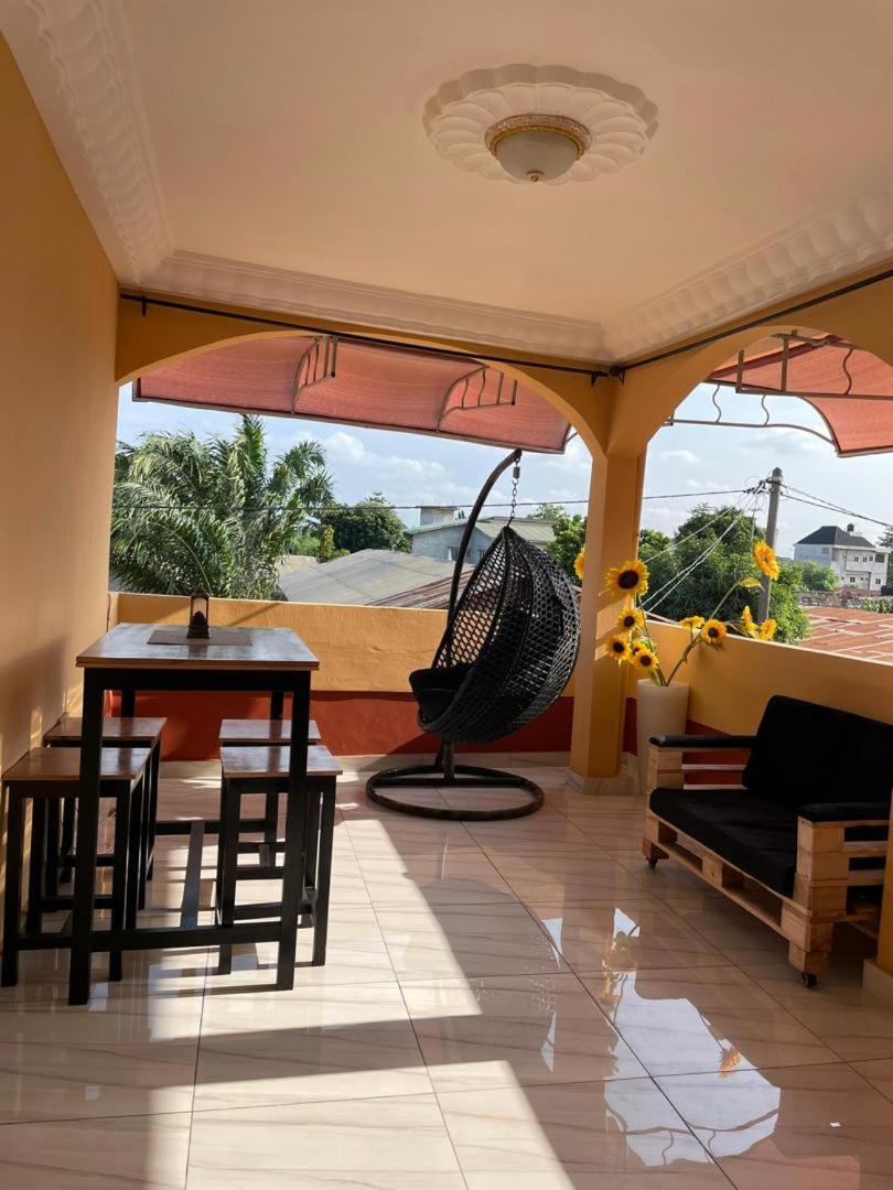 trois chambres et salon avec balcon à Porto Novo