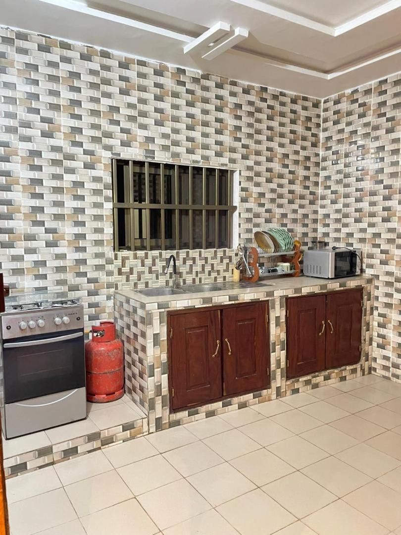 trois chambres et salon avec balcon à Porto Novo