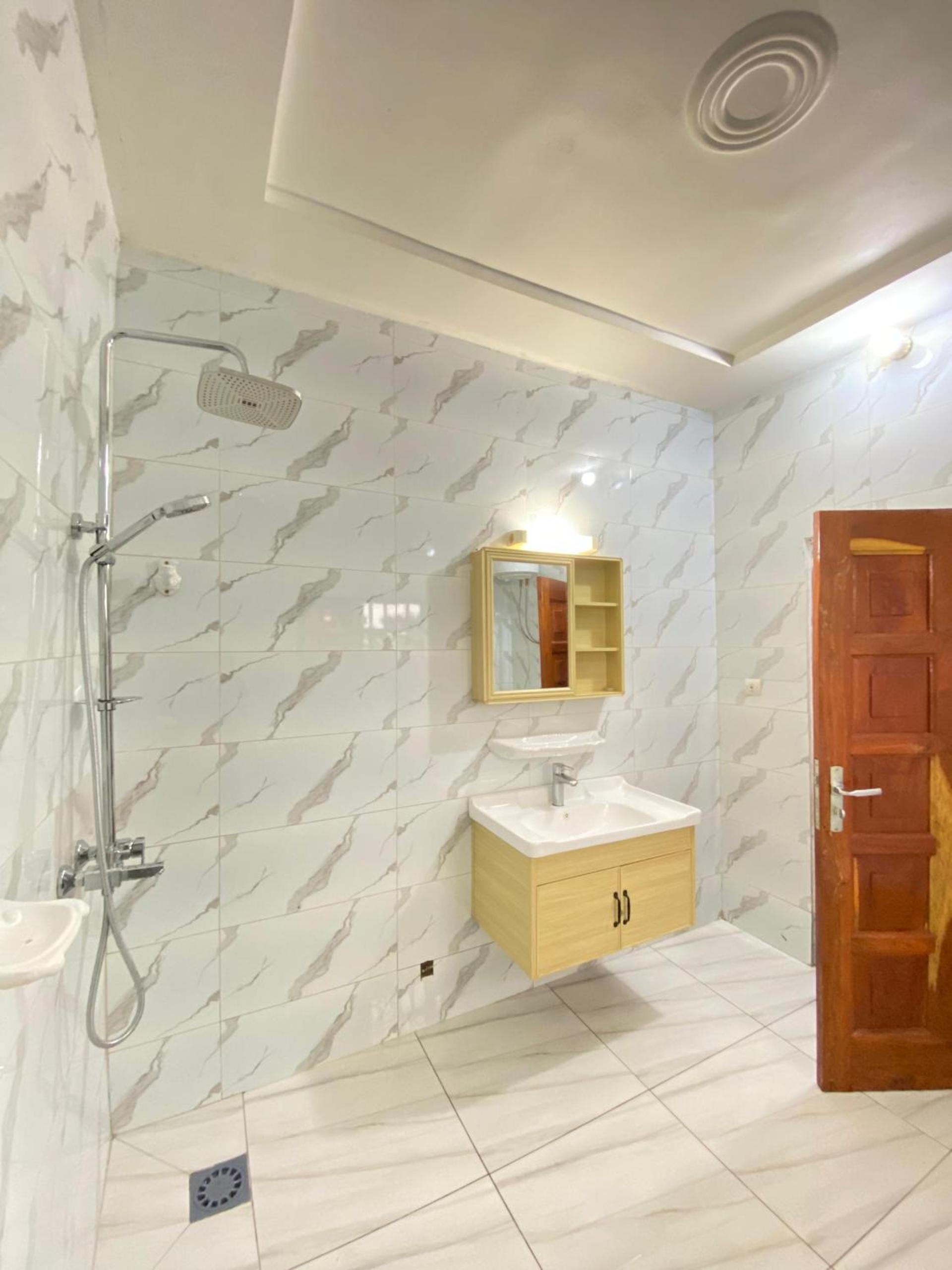 trois chambres et salon avec balcon à Porto Novo