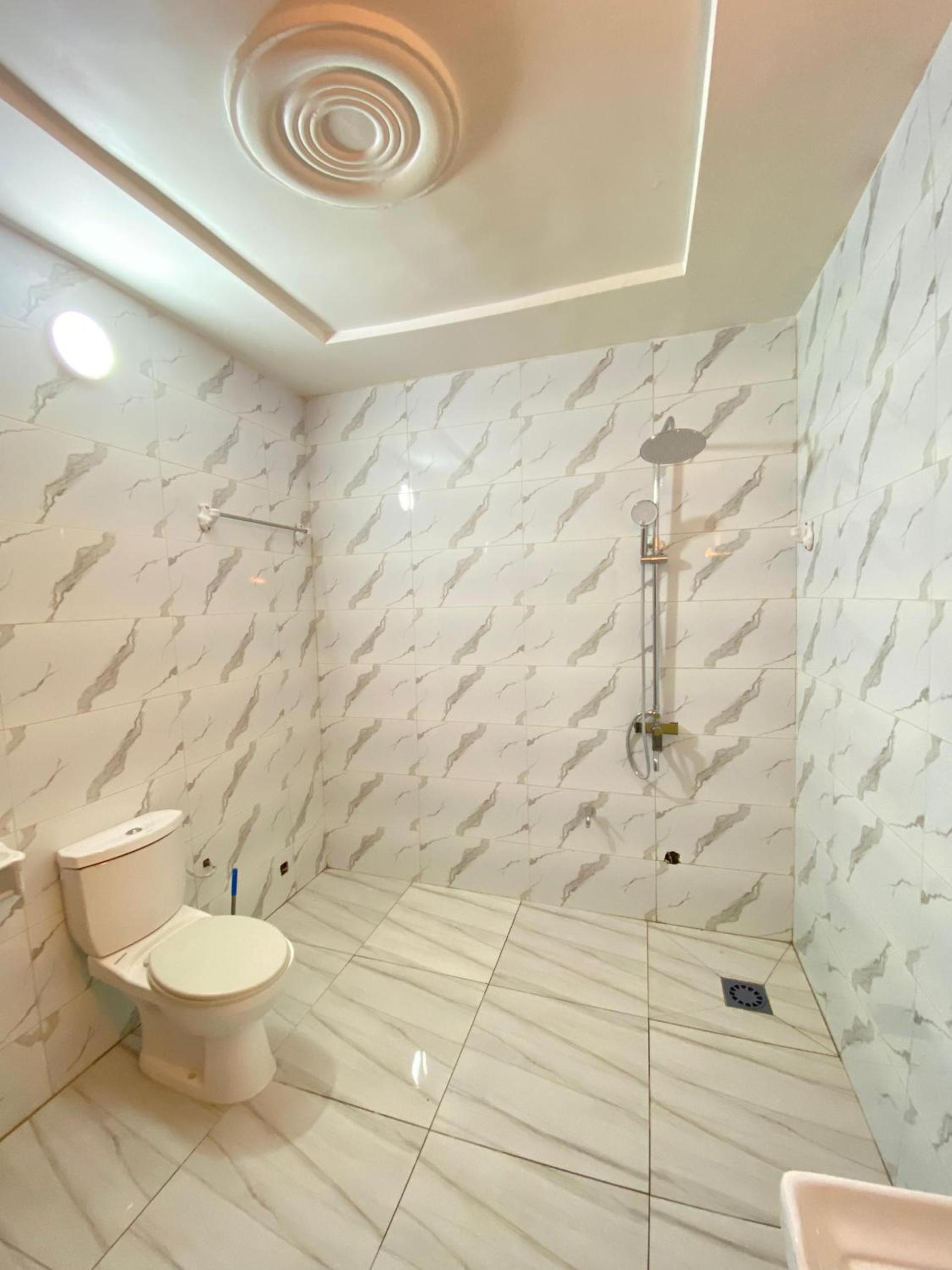 trois chambres et salon avec balcon à Porto Novo