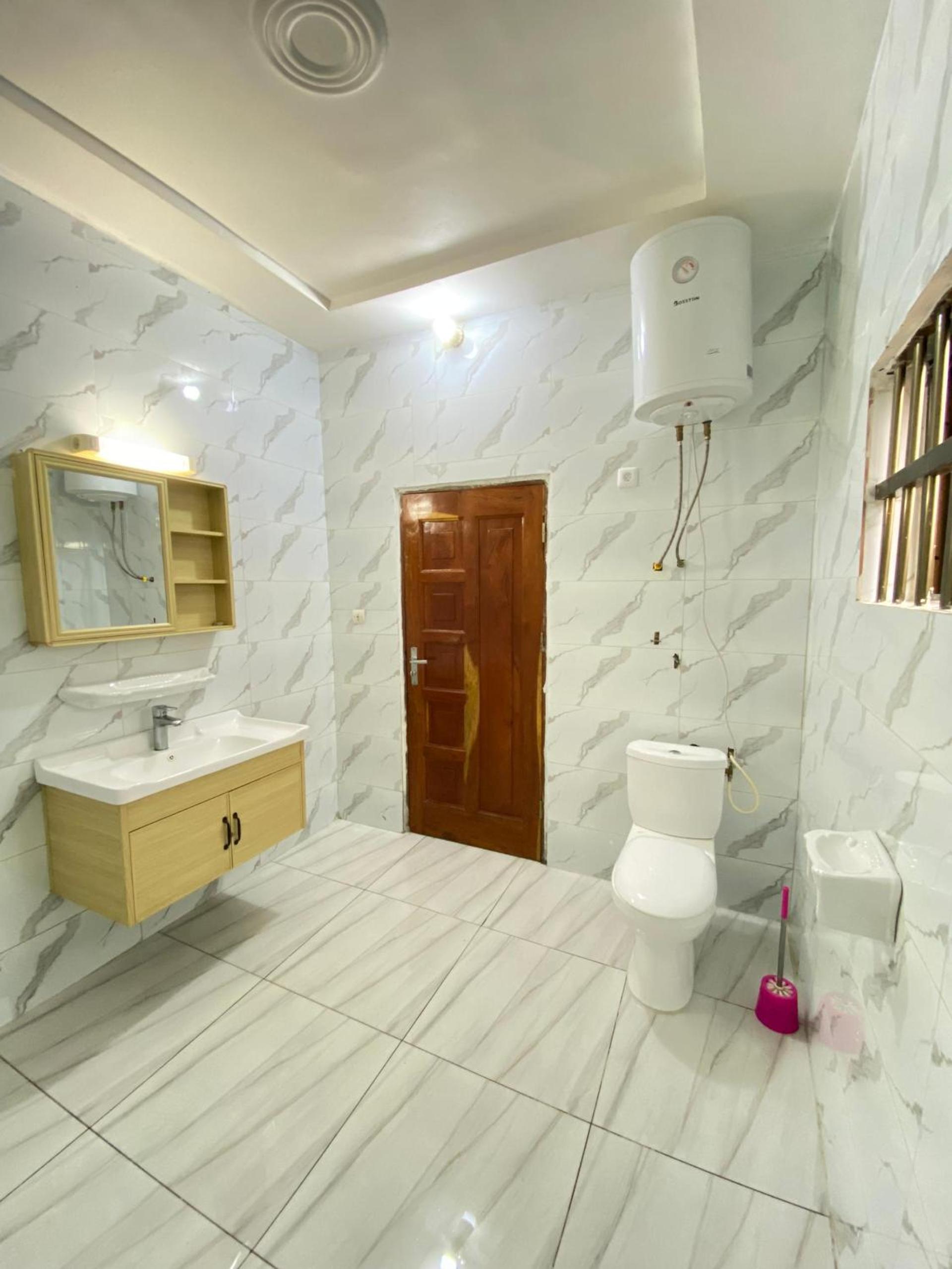 trois chambres et salon avec balcon à Porto Novo