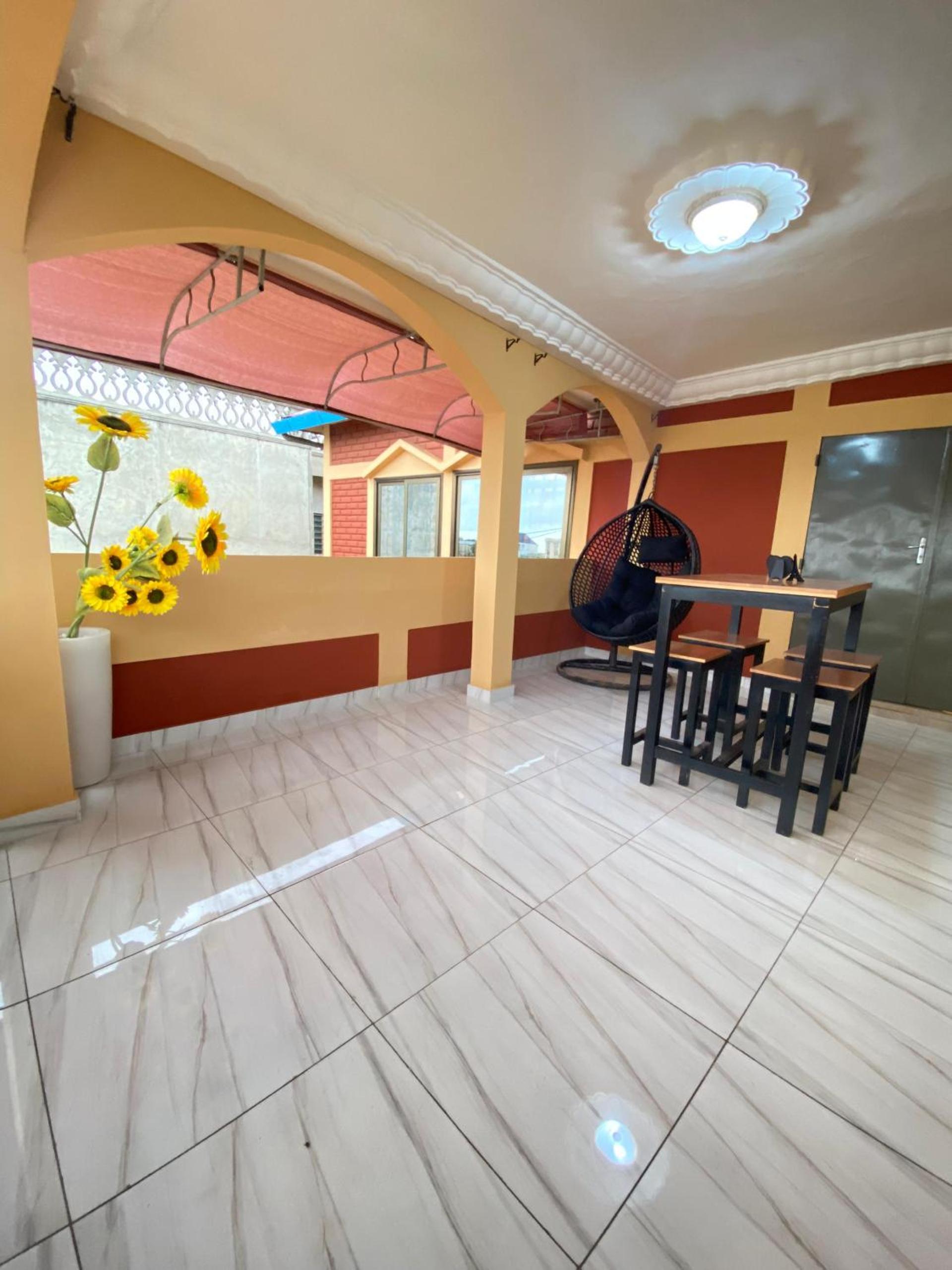 trois chambres et salon avec balcon à Porto Novo