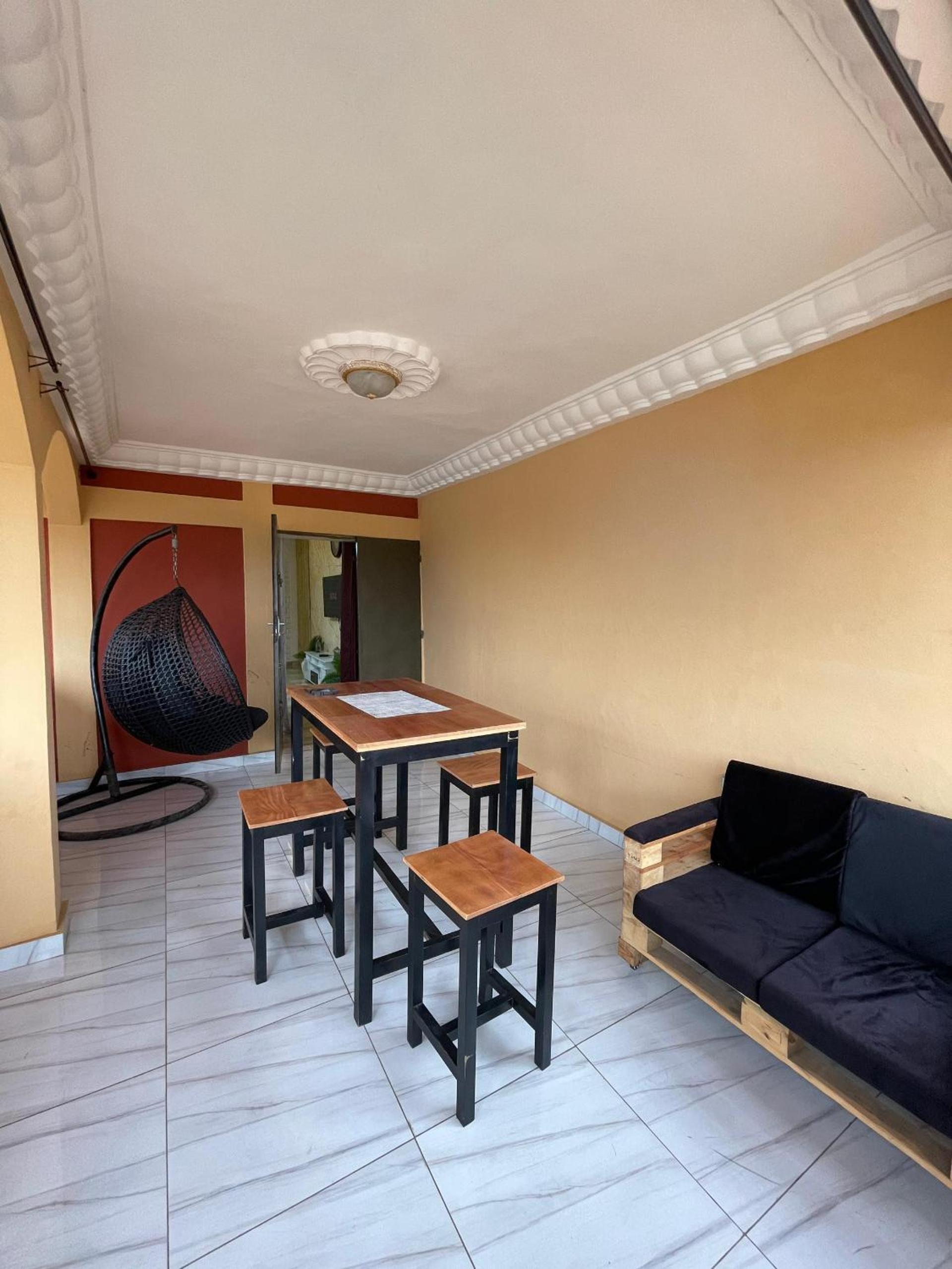 trois chambres et salon avec balcon à Porto Novo